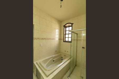 Casa à venda com 190m², 3 quartos e 3 vagas Casa à venda com 190m², 3 quartos e 3 vagasBanheiro Suite