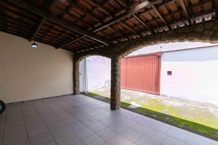 Casa à venda com 190m², 3 quartos e 3 vagas Casa à venda com 190m², 3 quartos e 3 vagasGaragem