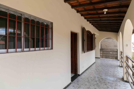 Casa à venda com 190m², 3 quartos e 3 vagas Casa à venda com 190m², 3 quartos e 3 vagasVaranda
