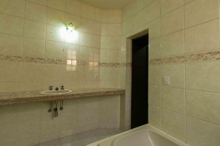 Casa à venda com 190m², 3 quartos e 3 vagas Casa à venda com 190m², 3 quartos e 3 vagasBanheiro Suite