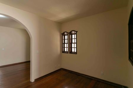 Casa à venda com 190m², 3 quartos e 3 vagas Casa à venda com 190m², 3 quartos e 3 vagasSala