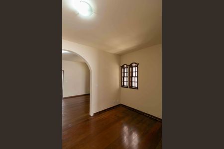 Casa à venda com 190m², 3 quartos e 3 vagas Casa à venda com 190m², 3 quartos e 3 vagasSala