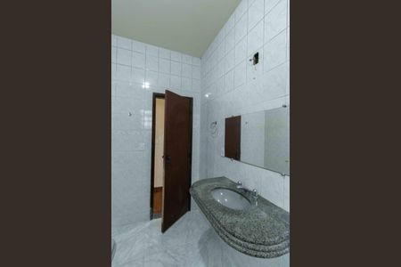 Casa à venda com 190m², 3 quartos e 3 vagas Casa à venda com 190m², 3 quartos e 3 vagasBanheiro Social