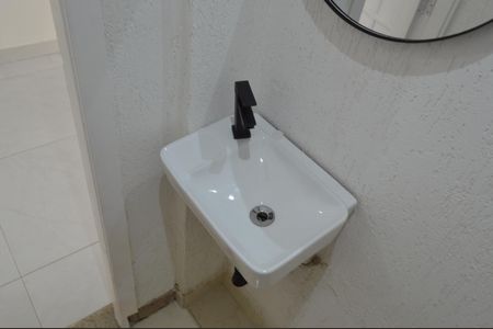 Casa de condomínio à venda com 190m², 3 quartos e 3 vagasLavabo