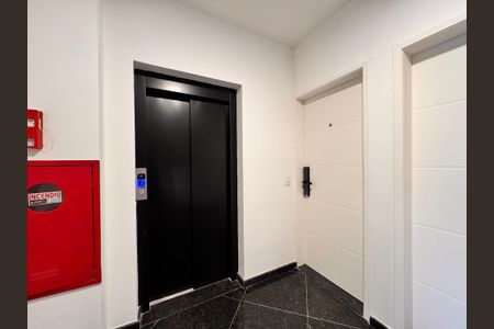 Apartamento à venda com 143m², 3 quartos e 2 vagas Apartamento à venda com 143m², 3 quartos e 2 vagasHall de entrada