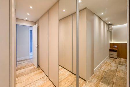 Apartamento à venda com 121m², 3 quartos e 2 vagas Apartamento à venda com 121m², 3 quartos e 2 vagasCloset da Suíte 3
