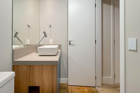Apartamento à venda com 121m², 3 quartos e 2 vagas Apartamento à venda com 121m², 3 quartos e 2 vagasBanheiro da Suíte 1