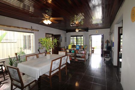 Casa à venda com 336m², 4 quartos e 3 vagasSala