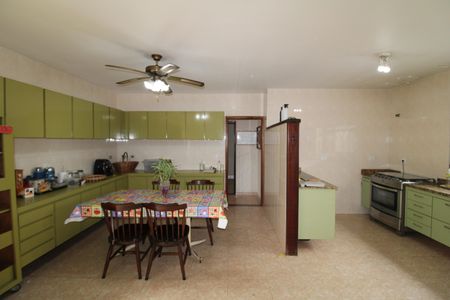 Casa à venda com 336m², 4 quartos e 3 vagasCozinha