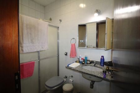 Casa à venda com 336m², 4 quartos e 3 vagasBanheiro 4