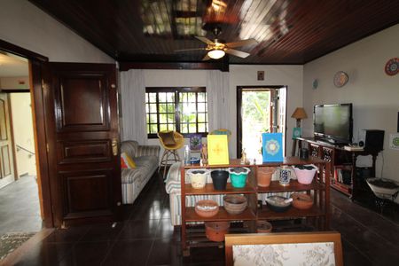 Casa à venda com 336m², 4 quartos e 3 vagasSala