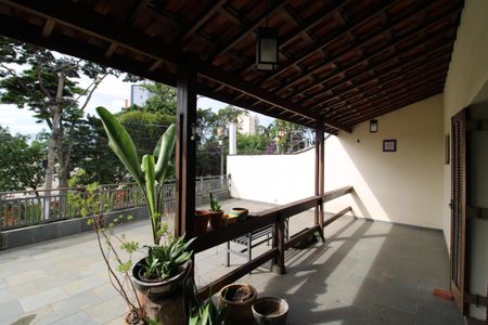 Casa à venda com 336m², 4 quartos e 3 vagasQuintal