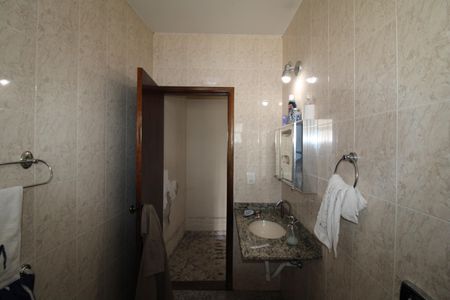 Casa à venda com 336m², 4 quartos e 3 vagasBanheiro 1