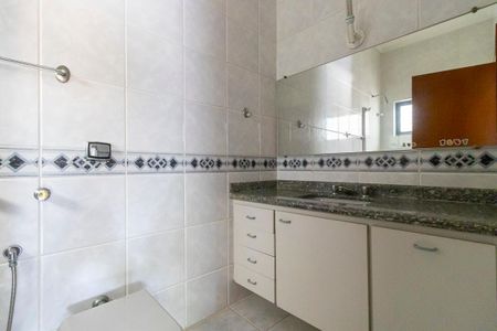 Casa à venda com 336m², 5 quartos e 4 vagas Casa à venda com 336m², 5 quartos e 4 vagasBanheiro da suíte 2