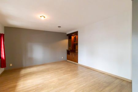 Casa à venda com 336m², 5 quartos e 4 vagas Casa à venda com 336m², 5 quartos e 4 vagasSala de estar