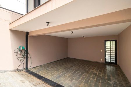 Casa à venda com 336m², 5 quartos e 4 vagas Casa à venda com 336m², 5 quartos e 4 vagasVagas de garagem