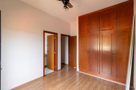 Casa à venda com 336m², 5 quartos e 4 vagas Casa à venda com 336m², 5 quartos e 4 vagasQuarto da suíte 4