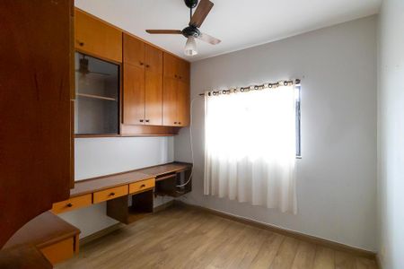 Casa à venda com 336m², 5 quartos e 4 vagas Casa à venda com 336m², 5 quartos e 4 vagasEscritório