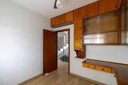 Casa à venda com 336m², 5 quartos e 4 vagas Casa à venda com 336m², 5 quartos e 4 vagasEscritório