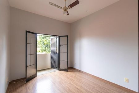 Casa à venda com 336m², 5 quartos e 4 vagas Casa à venda com 336m², 5 quartos e 4 vagasQuarto da suíte 2