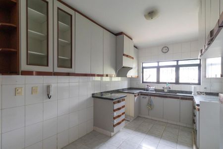 Casa à venda com 336m², 5 quartos e 4 vagas Casa à venda com 336m², 5 quartos e 4 vagasCozinha