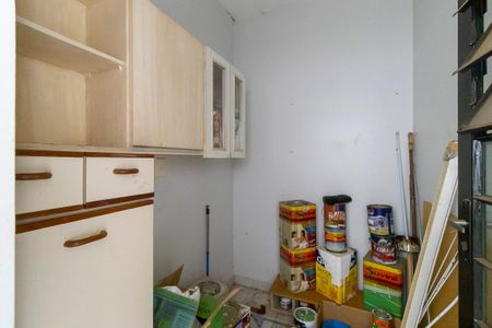 Casa à venda com 336m², 5 quartos e 4 vagas Casa à venda com 336m², 5 quartos e 4 vagasQuarto de apoio