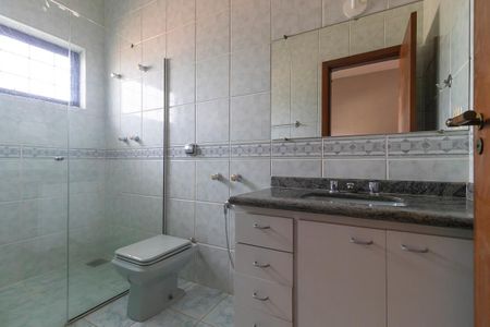 Casa à venda com 336m², 5 quartos e 4 vagas Casa à venda com 336m², 5 quartos e 4 vagasBanheiro da suíte 4