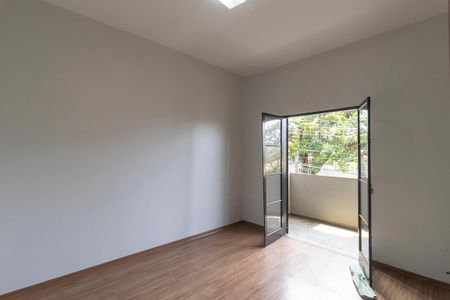 Casa à venda com 336m², 5 quartos e 4 vagas Casa à venda com 336m², 5 quartos e 4 vagasQuarto 5