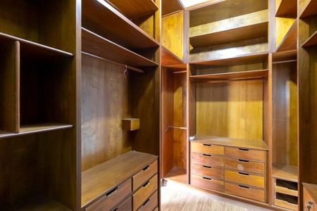 Casa à venda com 336m², 5 quartos e 4 vagas Casa à venda com 336m², 5 quartos e 4 vagasQuarto da suíte 1