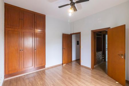 Casa à venda com 336m², 5 quartos e 4 vagas Casa à venda com 336m², 5 quartos e 4 vagasQuarto da suíte 1