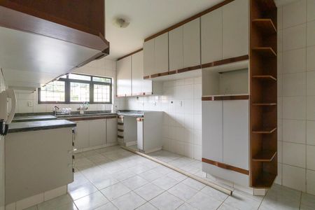 Casa à venda com 336m², 5 quartos e 4 vagas Casa à venda com 336m², 5 quartos e 4 vagasCozinha