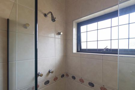 Casa à venda com 336m², 5 quartos e 4 vagas Casa à venda com 336m², 5 quartos e 4 vagasBanheiro da suíte 3