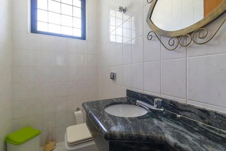 Casa à venda com 336m², 5 quartos e 4 vagas Casa à venda com 336m², 5 quartos e 4 vagasLavabo do salão