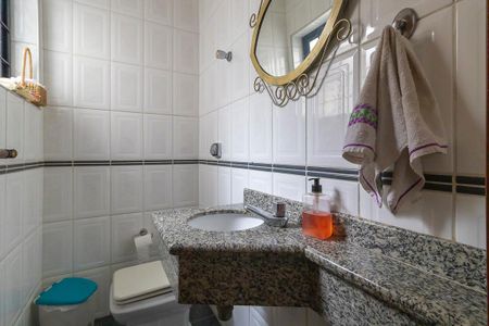 Casa à venda com 336m², 5 quartos e 4 vagas Casa à venda com 336m², 5 quartos e 4 vagasLavabo