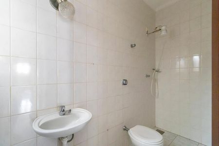 Casa à venda com 336m², 5 quartos e 4 vagas Casa à venda com 336m², 5 quartos e 4 vagasBanheiro de serviço