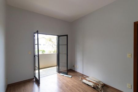 Casa à venda com 336m², 5 quartos e 4 vagas Casa à venda com 336m², 5 quartos e 4 vagasQuarto 5