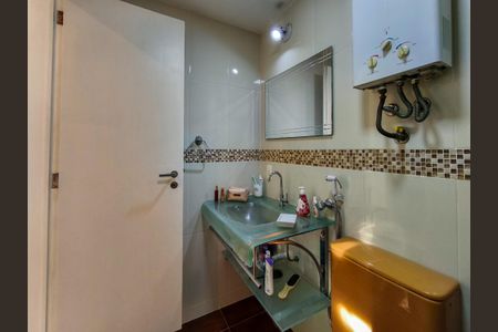 Apartamento à venda com 183m², 4 quartos e 3 vagas Apartamento à venda com 183m², 4 quartos e 3 vagasBanheiro Corredor