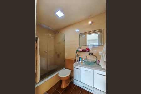 Apartamento à venda com 183m², 4 quartos e 3 vagas Apartamento à venda com 183m², 4 quartos e 3 vagasBanheiro da Suíte