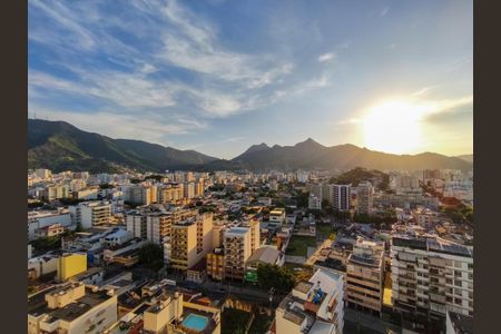 Apartamento à venda com 183m², 4 quartos e 3 vagas Apartamento à venda com 183m², 4 quartos e 3 vagasVista da Sacada