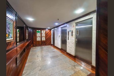 Apartamento à venda com 183m², 4 quartos e 3 vagas Apartamento à venda com 183m², 4 quartos e 3 vagasFachada e portaria