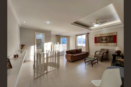 Apartamento à venda com 183m², 4 quartos e 3 vagas Apartamento à venda com 183m², 4 quartos e 3 vagasHall social