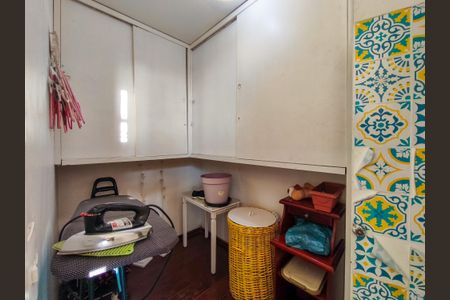 Apartamento à venda com 183m², 4 quartos e 3 vagas Apartamento à venda com 183m², 4 quartos e 3 vagasQuarto de Serviço