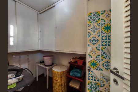 Apartamento à venda com 183m², 4 quartos e 3 vagas Apartamento à venda com 183m², 4 quartos e 3 vagasQuarto de Serviço