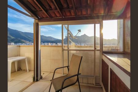 Apartamento à venda com 183m², 4 quartos e 3 vagas Apartamento à venda com 183m², 4 quartos e 3 vagasChurrasqueira