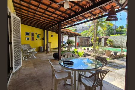 Casa à venda com 427m², 4 quartos e 7 vagas Casa à venda com 427m², 4 quartos e 7 vagasÁrea comum