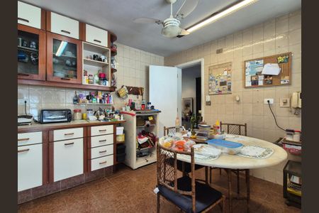Casa à venda com 427m², 4 quartos e 7 vagas Casa à venda com 427m², 4 quartos e 7 vagasCozinha