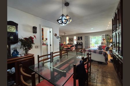 Casa à venda com 427m², 4 quartos e 7 vagas Casa à venda com 427m², 4 quartos e 7 vagasSala