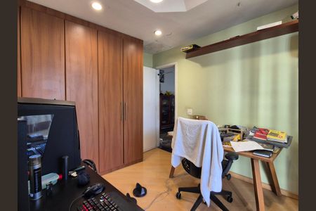 Casa à venda com 427m², 4 quartos e 7 vagas Casa à venda com 427m², 4 quartos e 7 vagasQuarto 2