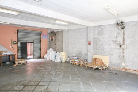 Casa à venda com 400m², 3 quartos e 4 vagas Casa à venda com 400m², 3 quartos e 4 vagasSalão 2