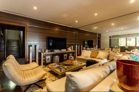 Casa à venda com 796m², 6 quartos e 6 vagas Casa à venda com 796m², 6 quartos e 6 vagasFoto 07